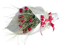 Ankara ostim çiçek siparişi firma ürünümüz  11 adet gülden görsel buket çiçeği